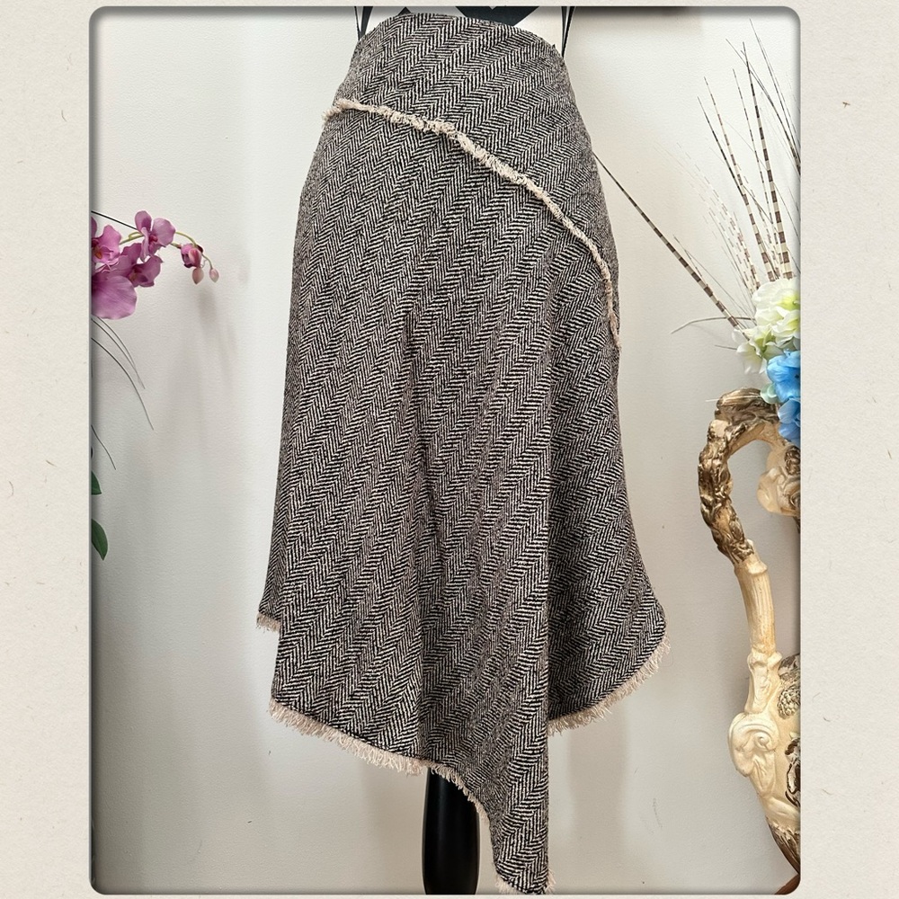 DKNY Elegant Black and Tan Herringbone Skirt